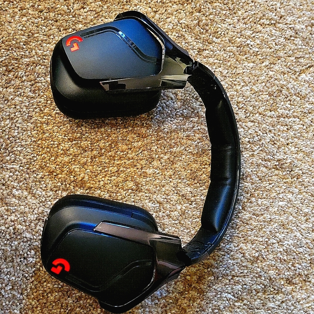 G935 WIRELESS 7.1 SURROUND LIGHTSYNC GAMING HEADSET